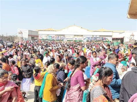 There was a crowd of devotees at Basant Utsav, Kubereshwar Dham and Ganesh Temple in Sehore ...