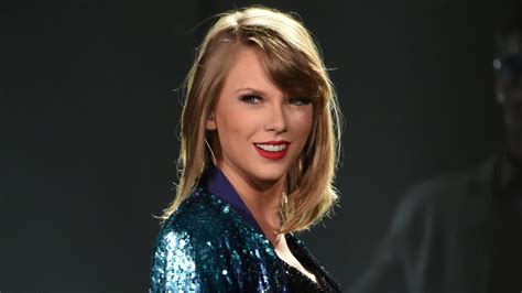 Taylor Swift Explains Why She Took Backward Hike In Viral Photo