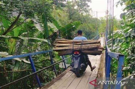 Warga Tiga Desa Berharap Pembangunan Jembatan Permanen Antara News