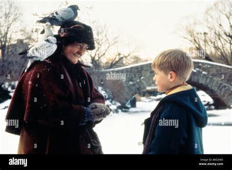 HOME ALONE 2: LOST IN NEW YORK (1992) BRENDA FRICKER, MACAULAY CULKIN Stock Photo, Royalty Free ...