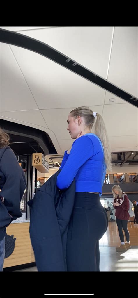 Blonde Sl Getting Her Coffee Oc Spandex Leggings Yoga Pants Forum