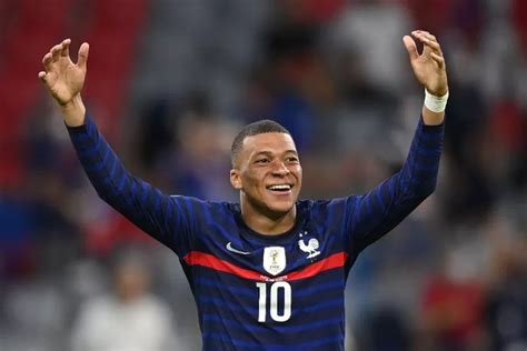 Tolak Kontrak Baru Bersama PSG Kylian Mbappe Bikin MU Dan Liverpool