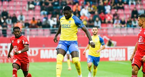 Sochaux Le Havre Et Caen Assurent Laval Et Niort Dans Le Dur Les