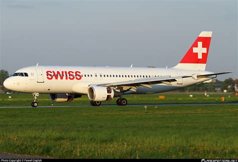 HB IJH Swiss Airbus A320 214 Photo by Paweł Cieplak ID 515737