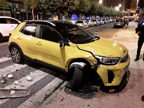 Un Conductor Ebrio Choca Contra Una Terraza En Lugo Se Da A La Fuga Y