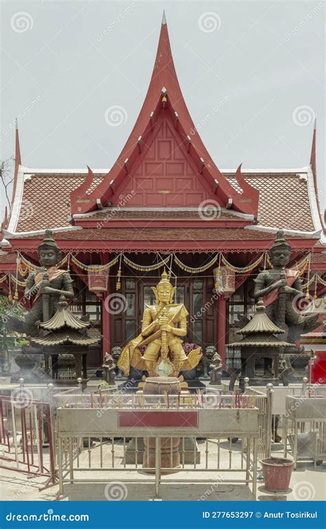 Thao Wessuwan Sculpture Or Vasavana Kuvera Giant Statue Be The Lord Of