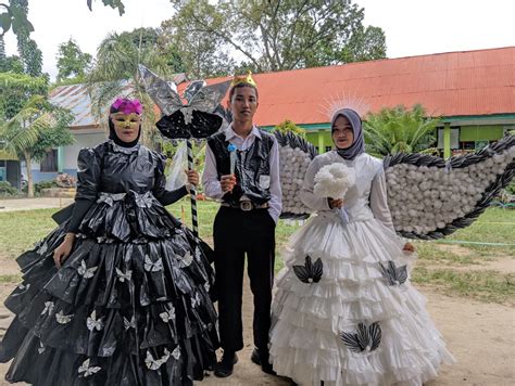 Siswa Mts Ddi Masamba Berinovasi Ubah Sampah Plastik Jadi Gaun Yang