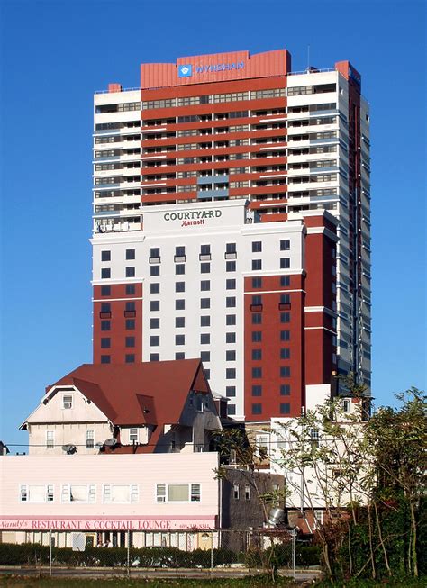 Wyndham Skyline Tower Photo 910-855-067 - Stock Image - SKYDB