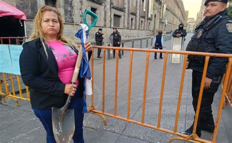 Madre Buscadora Ceci Flores Quiere Darle A Amlo Pala Con La Que Busca A