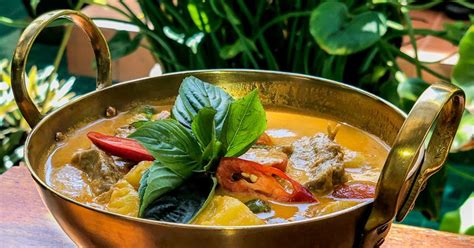 Where To Eat Phuket Gaeng Phed Ped Yang Red Curry With Roasted Duck Recipe