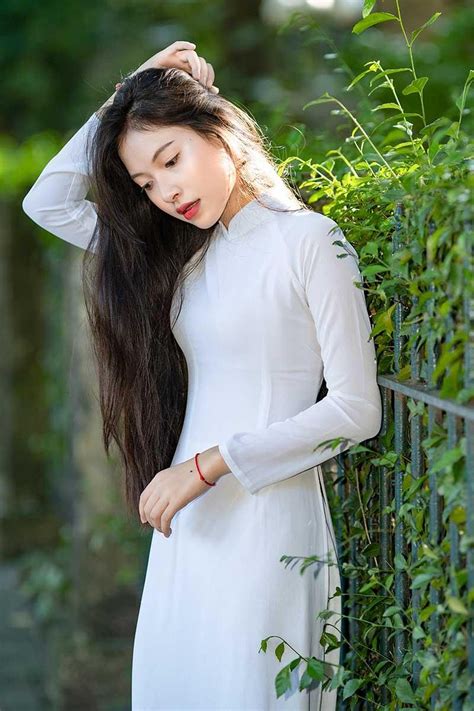 Hot girl Học viện Tòa án đẹp dịu dàng trong tà áo dài trắng Báo Dân trí