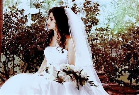 Bella Cullen in wedding dress - Breaking Dawn Photo (11318480) - Fanpop