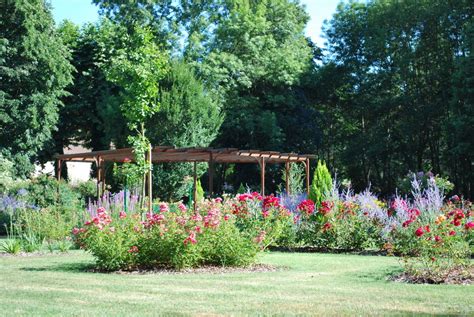 Parc Source Libre La Roseraie Dompierre Sur Besbre