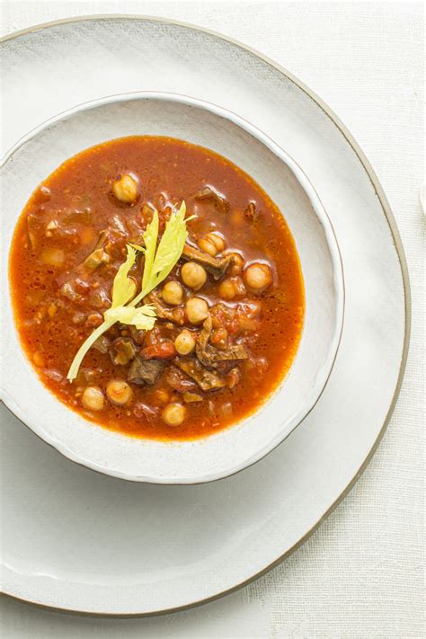 Soupe pois chiches tomates et porcinis Josée di Stasio