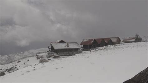 Queda De Neve Encerra Estradas De Acesso Torre Na Serra Da Estrela