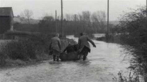 Lincolnshire survivors of 1953 flood recall 'terrible day' - BBC News