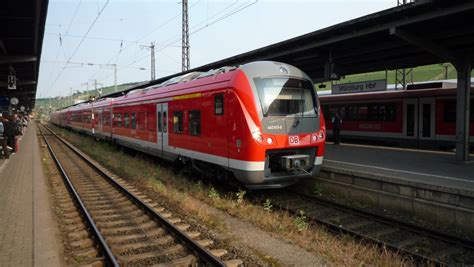 BR 440.0 und BR 440.3 stehen in Würzburg Hbf. als RE 34609 nach ...