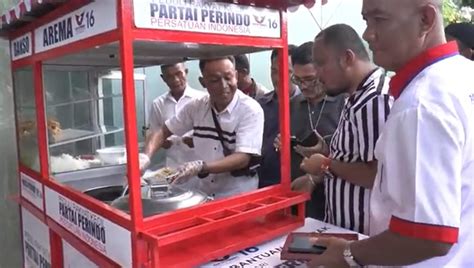 Terima Bantuan Gerobak Pedagang Bakso Di Batam Terima Kasih Partai