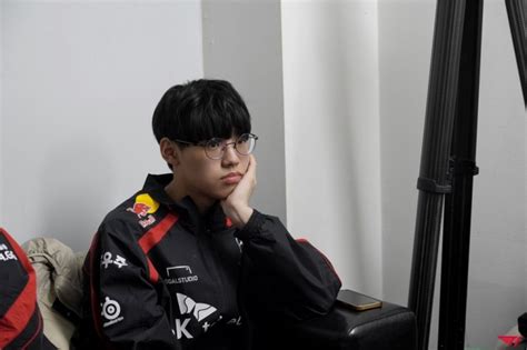 T1分享二队选手返图：rekkles帅到与其他队友不是一个画风！ 直播吧