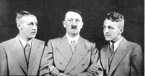 15 Foto Langka Adolf Hitler Sulit Ditemukan Di Buku Buku Sejarah