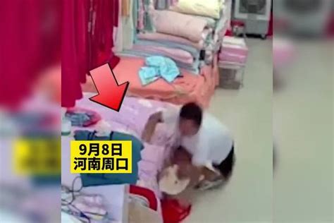 5个月女儿坠床被爸爸滑步转圈接住 ：挺后怕的，觉得自己没照顾好她爸爸女儿