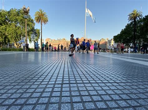 Sacan Las Rejas De Plaza De Mayo Y Preparan El Escenario Para La