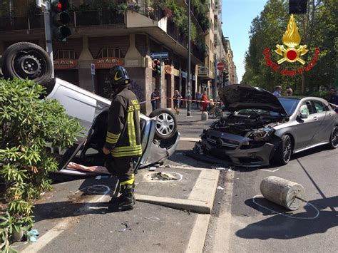 Viale Abruzzi Incidente Tra Auto Vettura Si Ribalta Due Feriti FOTO