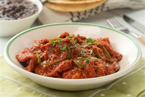 Chicharr N En Salsa Roja Con Nopales