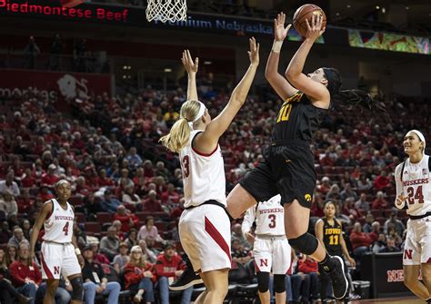 Stellar Defense Helps Hawkeyes Topple Huskers The Daily Iowan