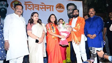 Uddhav Faction Mlc Manisha Kayande Joins Maharashtra Cm Shinde Led Shiv