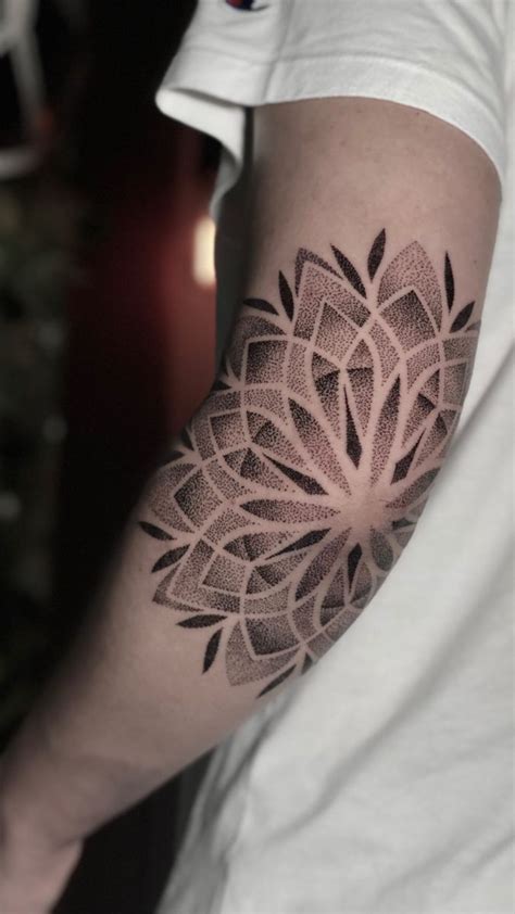 Mandala Cotovelo Pontilhismo Tatuagem Pontilhismo Tatuagem No Bra O