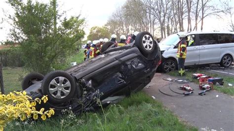 Fünf schwerverletzte Personen nach Unfall auf B213 in Löningen NOZ