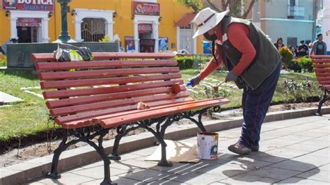 Contin An Trabajos De Pintado Y Mantenimiento En El Centro De La Ciudad