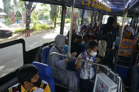 Transjakarta Operasikan Sembilan Halte BRT Terdampak Pembangunan LRT