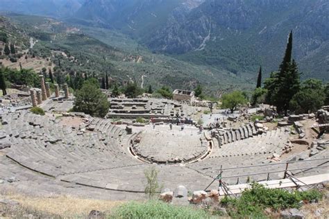 EL TEMPLO DE APOLO EN DELFOS Y SU HISTORIA