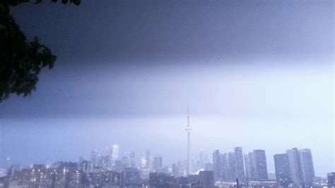 Toronto S Cn Tower Gets Hit By Roughly 75 Lighting Strikes Per Year Album On Imgur