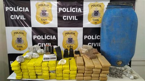 Maconha Coca Na E Carregador De Fuzil S O Achados Enterrados Em Cidade