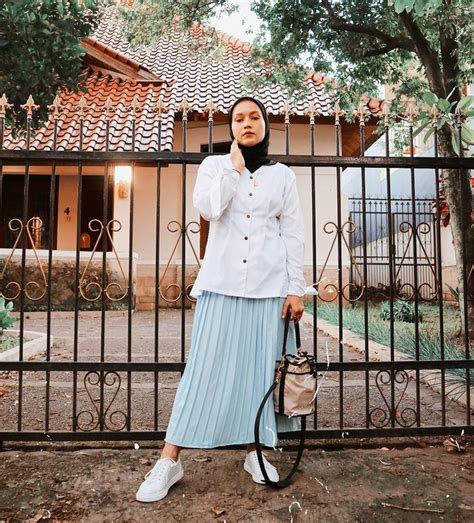 Update Ootd Rok Plisket Biru Dongker Paling Favorit Ide Outfit Kece