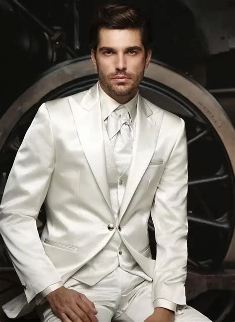 Custom Made Groom Tuxedo Ivory Groomsmen Peak Lapel Weddingdinner Suits Best Man Bridegroom