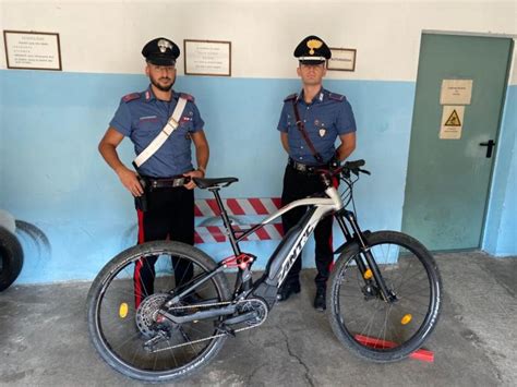 Malcesine Ruba Una Bici Da 5mila Euro Ma Viene Beccato Dai