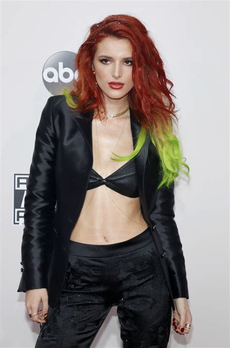 Bella Thorne G R Gorsz Gban Romantik Zott Starity Hu