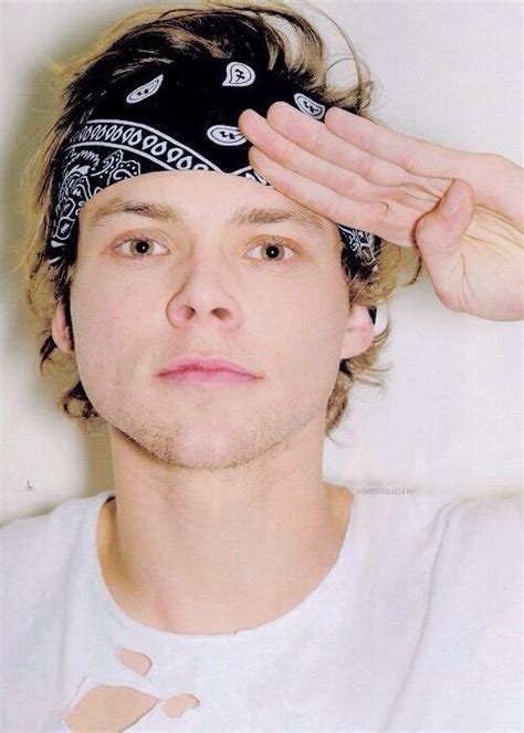 My Favourite Feature Of Ashton Is His Eyes Ashton Irwin Cute 5sos