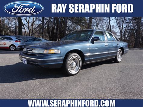 1997 Ford Crown Victoria For Sale ®