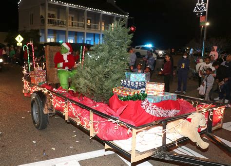 Christmas Parade Will Roll Up Main On Dec 2 The North Mississippi Herald