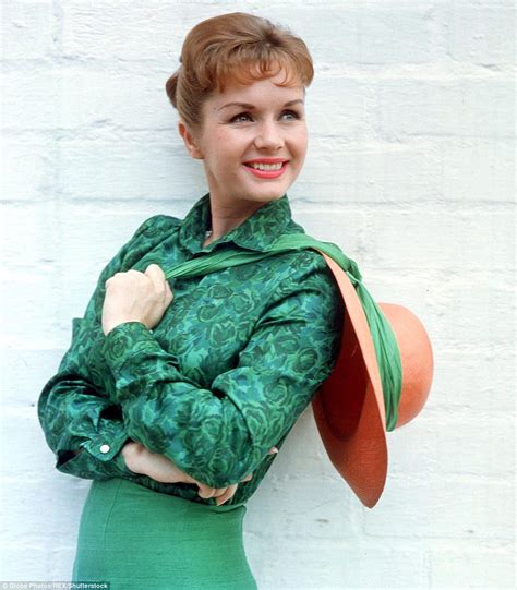 Debbie Reynolds Extraordinary Life In Pictures Daily Mail Online