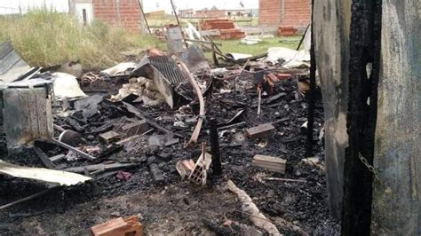 Feroz Incendio Destruy Una Vivienda En El Jag El