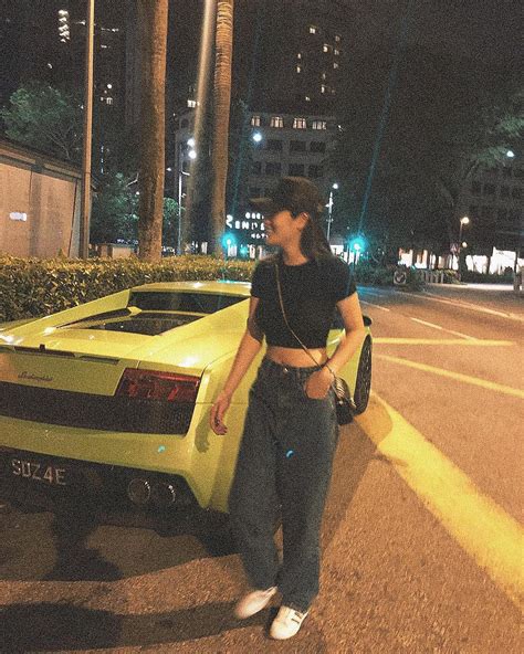 Hot girl 9x xuất hiện bên cạnh một loạt siêu xe xe thể thao đình đám ở Việt Nam là ai