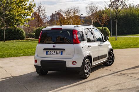 Fiat Panda Hybrid da 9 500 con incentivi Fiat Più bonus vacanza Alpitour