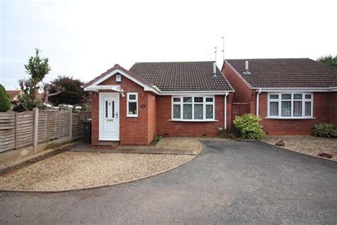 Moss Grove Kingswinford Dy6 2 Bedroom Detached Bungalow For Sale