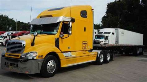 Freightliner 2005 Sleeper Semi Trucks